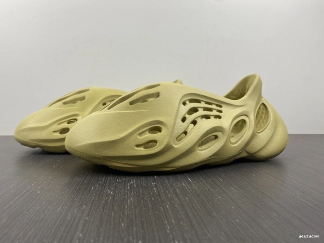 RNNR Adidas Yeezy Foam GV6775 Sulfur 0906